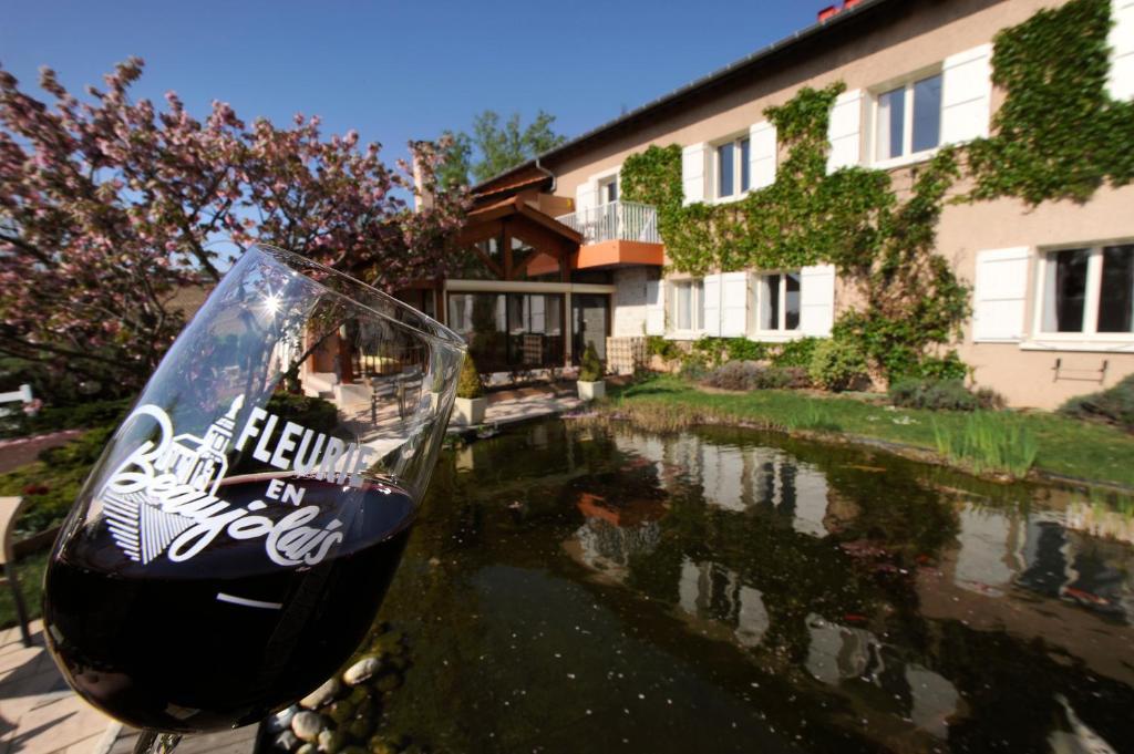 Logis Hotel Des Grands Vins Fleurie Buitenkant foto